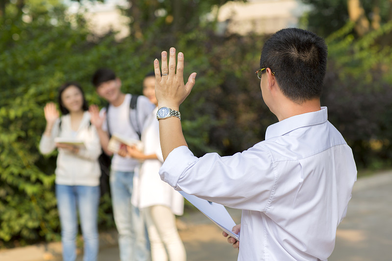 Giáo viên lâu năm khẳng định: Chỉ cần nhìn cách học sinh chào hỏi, tôi biết ngay tương lai chúng ra sao- Ảnh 2.