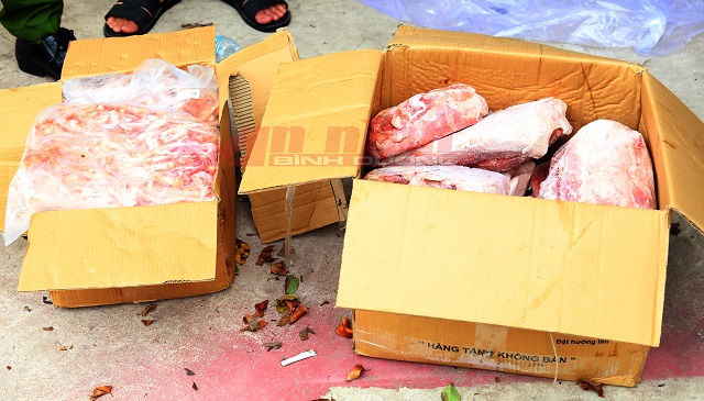 Chủ kho hàng đông lạnh dán dòng chữ Chủ kho hàng đông lạnh dán dòng chữ