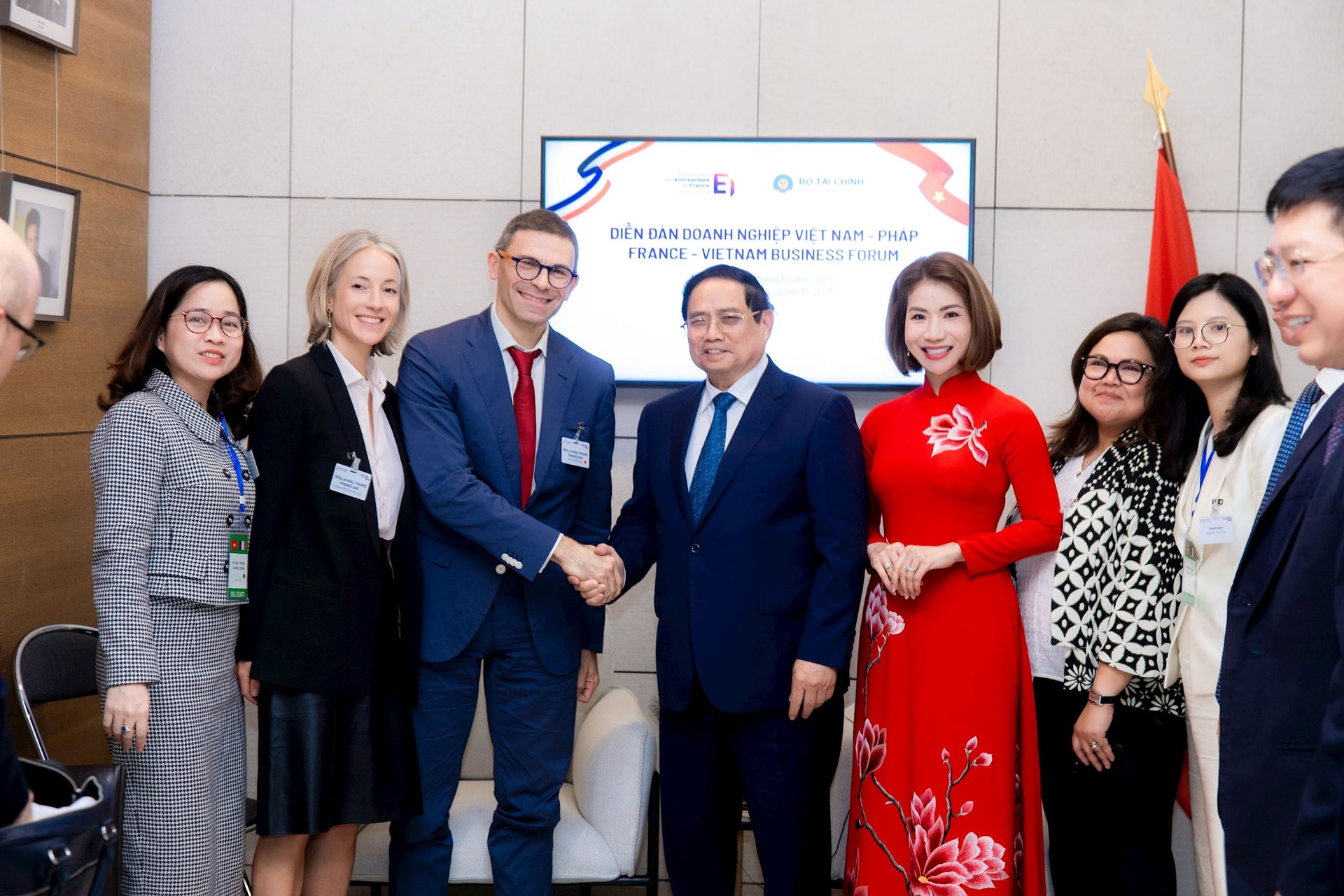 Trao thoả thuận ghi nhận việc tăng tỷ lệ sở hữu của Vinapharm tại Sanofi Việt Nam lên 30%- Ảnh 2. Trao thoả thuận ghi nhận việc tăng tỷ lệ sở hữu của Vinapharm tại Sanofi Việt Nam lên 30%- Ảnh 2.