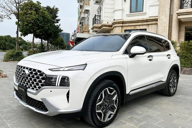 Thị trường xe cũ chạm đáy, riêng mẫu xe này vẫn được săn đón, đắt hơn xe mới hàng trăm triệu đồng- Ảnh 3. Thị trường xe cũ chạm đáy, riêng mẫu xe này vẫn được săn đón, đắt hơn xe mới hàng trăm triệu đồng- Ảnh 3.