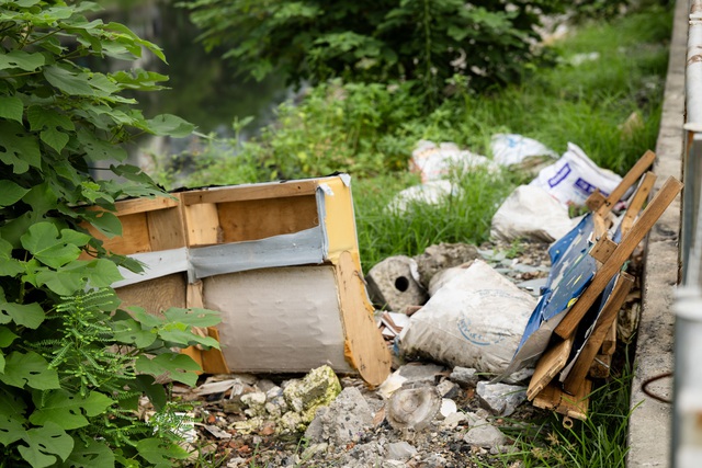 Cảnh tượng lạ tại tuyến phố ở Hà Nội: Một bên ùn tắc, một bên vắng bóng người- Ảnh 15.