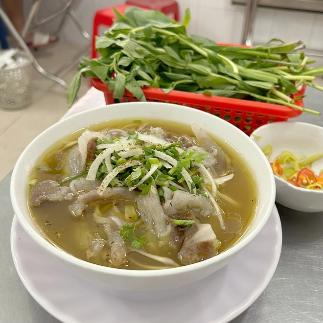Khó tin: 2 quán phở có công thức y hệt nhưng lại được Michelin 3 năm liên tiếp- Ảnh 8. Khó tin: 2 quán phở có công thức y hệt nhưng lại được Michelin 3 năm liên tiếp- Ảnh 8.