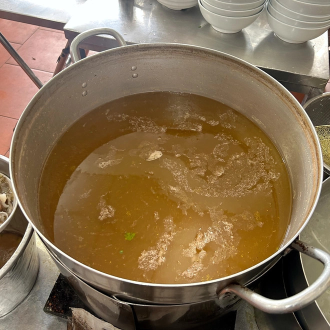 Khó tin: 2 quán phở có công thức y hệt nhưng lại được Michelin 3 năm liên tiếp- Ảnh 6. Khó tin: 2 quán phở có công thức y hệt nhưng lại được Michelin 3 năm liên tiếp- Ảnh 6.