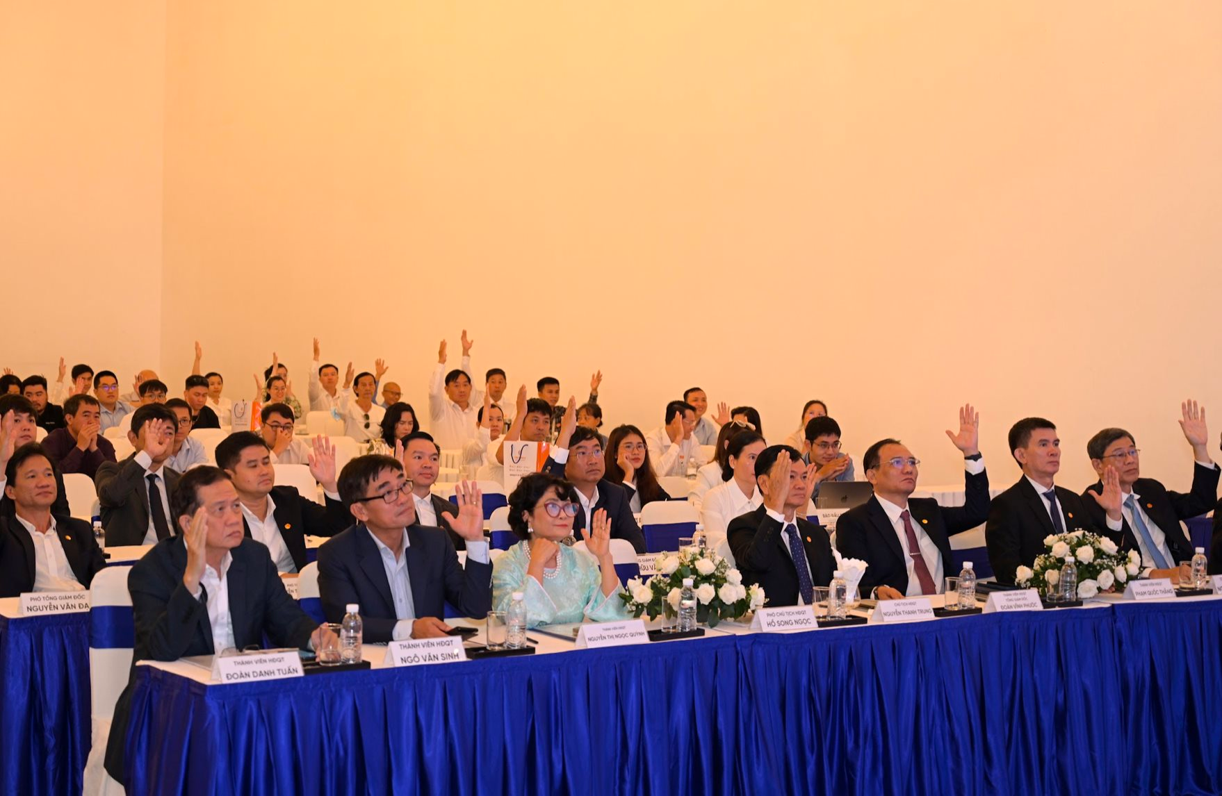 ĐHĐCĐ Tôn Đông Á: Dòng chảy thương mại thép đang có nhiều xáo trộn, sẽ tập trung thị trường trong nước với tỷ trọng mục tiêu chiếm 75%- Ảnh 2. ĐHĐCĐ Tôn Đông Á: Dòng chảy thương mại thép đang có nhiều xáo trộn, sẽ tập trung thị trường trong nước với tỷ trọng mục tiêu chiếm 75%- Ảnh 2.