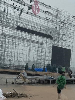 NÓNG: Sân khấu Chung kết Hoa hậu Việt Nam 2024 tại Huế bị tháo dỡ, cảnh tượng hiện tại gây hoang mang- Ảnh 2.