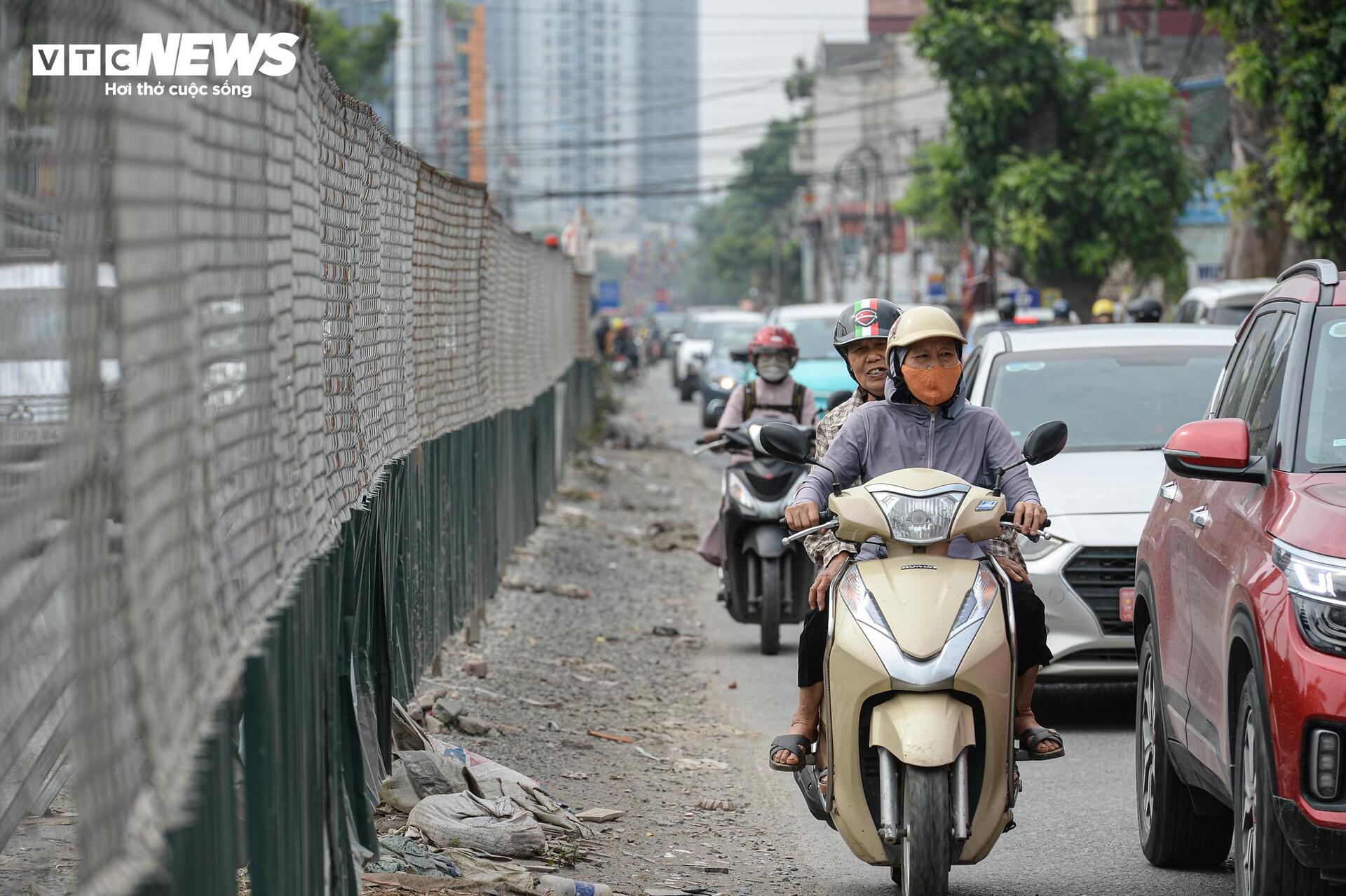 Đường hơn 2km ở Hà Nội làm gần một thập kỷ chưa xong- Ảnh 6. Đường hơn 2km ở Hà Nội làm gần một thập kỷ chưa xong- Ảnh 6.