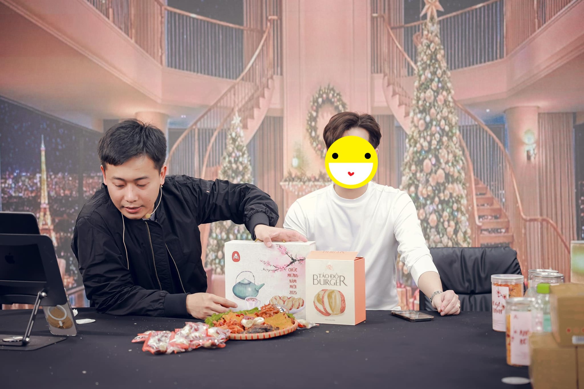 1 thành viên chủ chốt team Quang Linh Vlogs có động thái trở lại sau 3 tháng: Rưng rưng nước mắt- Ảnh 3. 1 thành viên chủ chốt team Quang Linh Vlogs có động thái trở lại sau 3 tháng: Rưng rưng nước mắt- Ảnh 3.