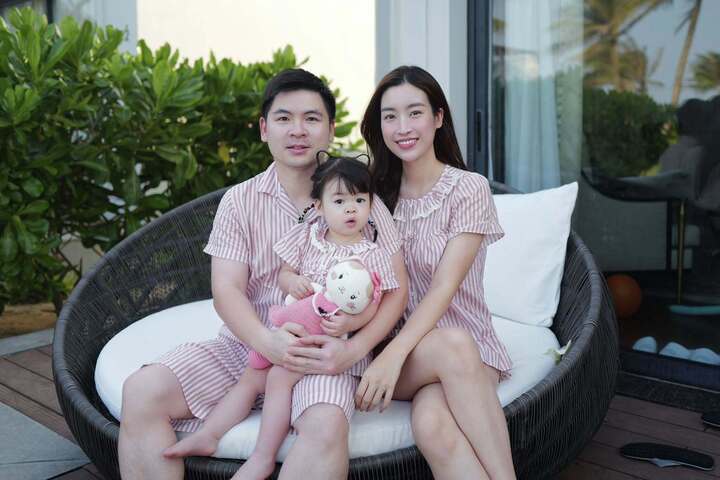 Sau 3 năm lấy chồng chủ tịch, 'Hoa hậu nghèo nhất Việt Nam' giờ thế nào?- Ảnh 3. Sau 3 năm lấy chồng chủ tịch, 'Hoa hậu nghèo nhất Việt Nam' giờ thế nào?- Ảnh 3.