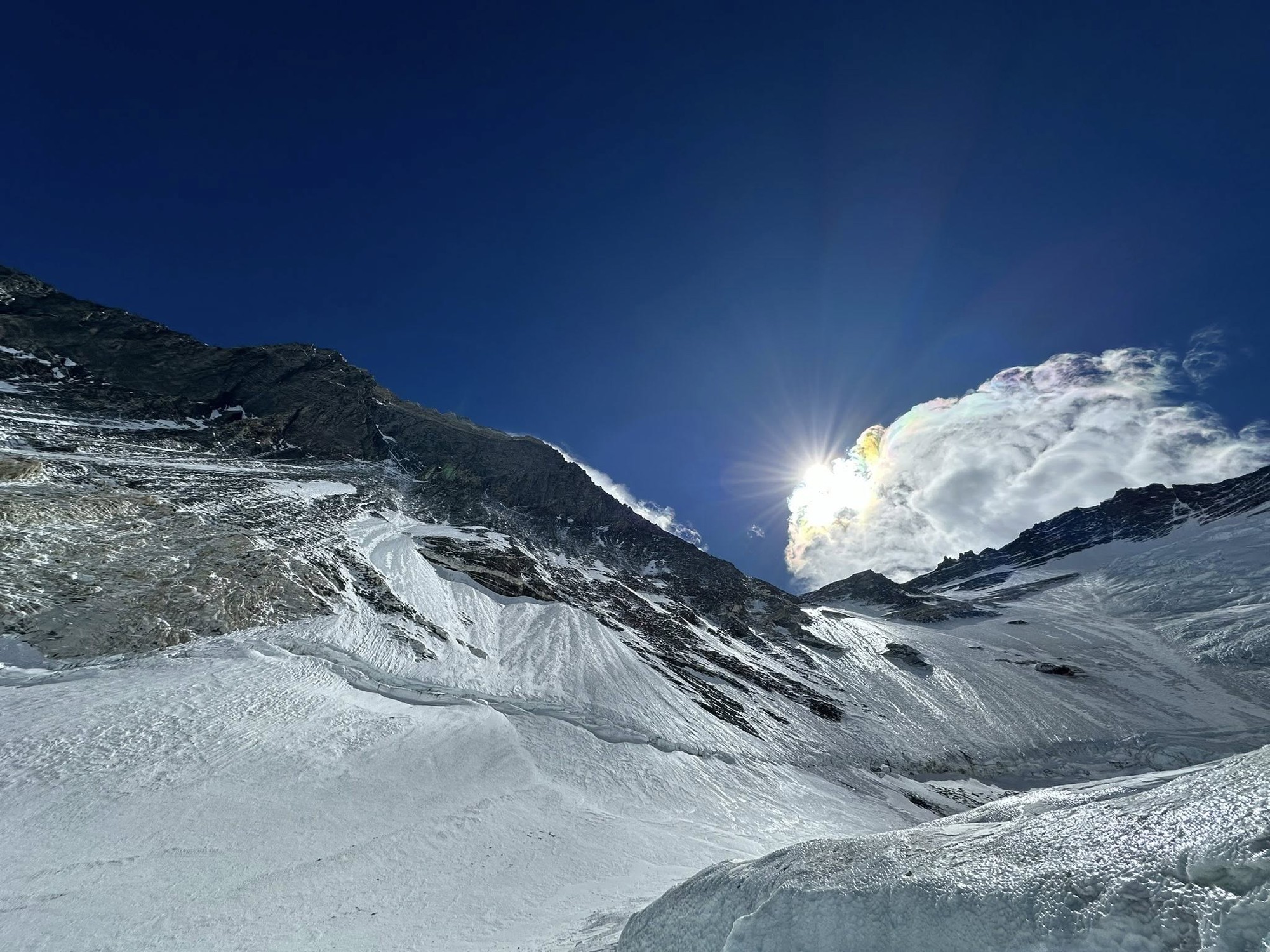 Chi hơn 2 tỷ đồng, 40 ngày mất kết nối - người Việt Nam lập kỳ tích ở Everest: “Tôi đã làm công tác tư tưởng với gia đình”- Ảnh 10. Chi hơn 2 tỷ đồng, 40 ngày mất kết nối - người Việt Nam lập kỳ tích ở Everest: “Tôi đã làm công tác tư tưởng với gia đình”- Ảnh 10.