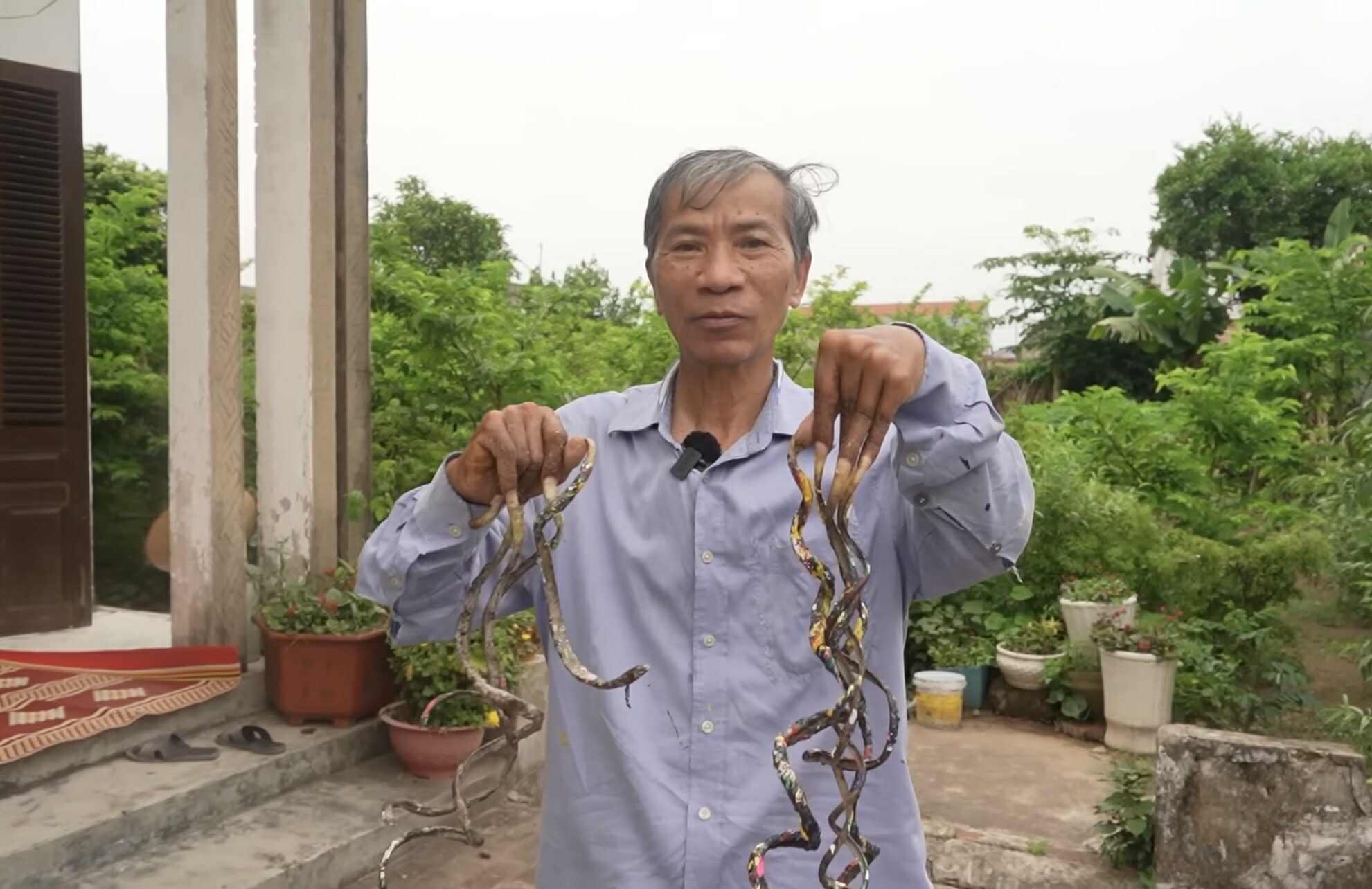 “Dị nhân” Nam Định nuôi móng tay 35 năm không cắt lên tiếng về thông tin muốn bán bộ móng với giá 7 tỷ- Ảnh 1. “Dị nhân” Nam Định nuôi móng tay 35 năm không cắt lên tiếng về thông tin muốn bán bộ móng với giá 7 tỷ- Ảnh 1.