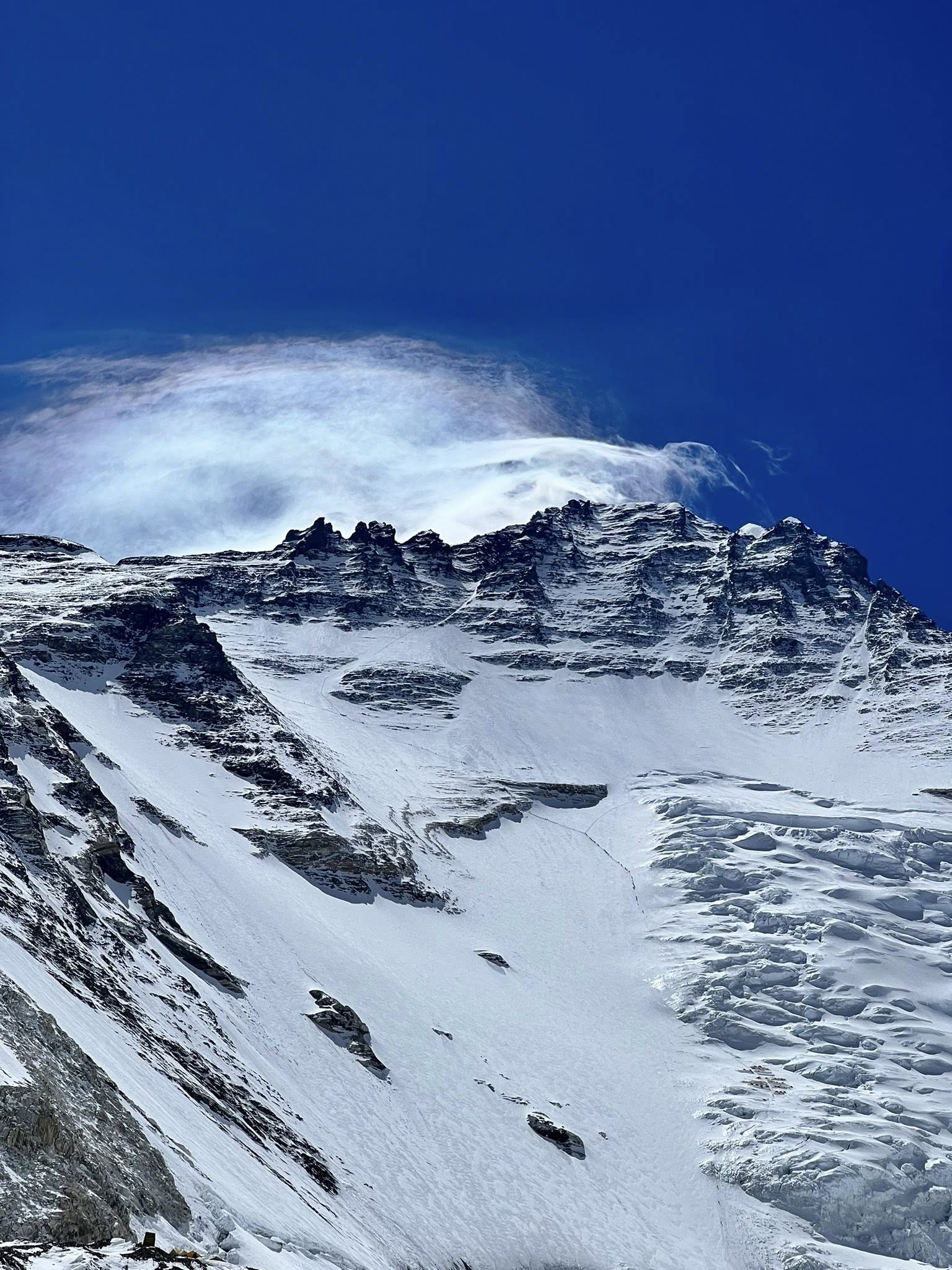 Chi hơn 2 tỷ đồng, 40 ngày mất kết nối - người Việt Nam lập kỳ tích ở Everest: “Tôi đã làm công tác tư tưởng với gia đình”- Ảnh 9. Chi hơn 2 tỷ đồng, 40 ngày mất kết nối - người Việt Nam lập kỳ tích ở Everest: “Tôi đã làm công tác tư tưởng với gia đình”- Ảnh 9.