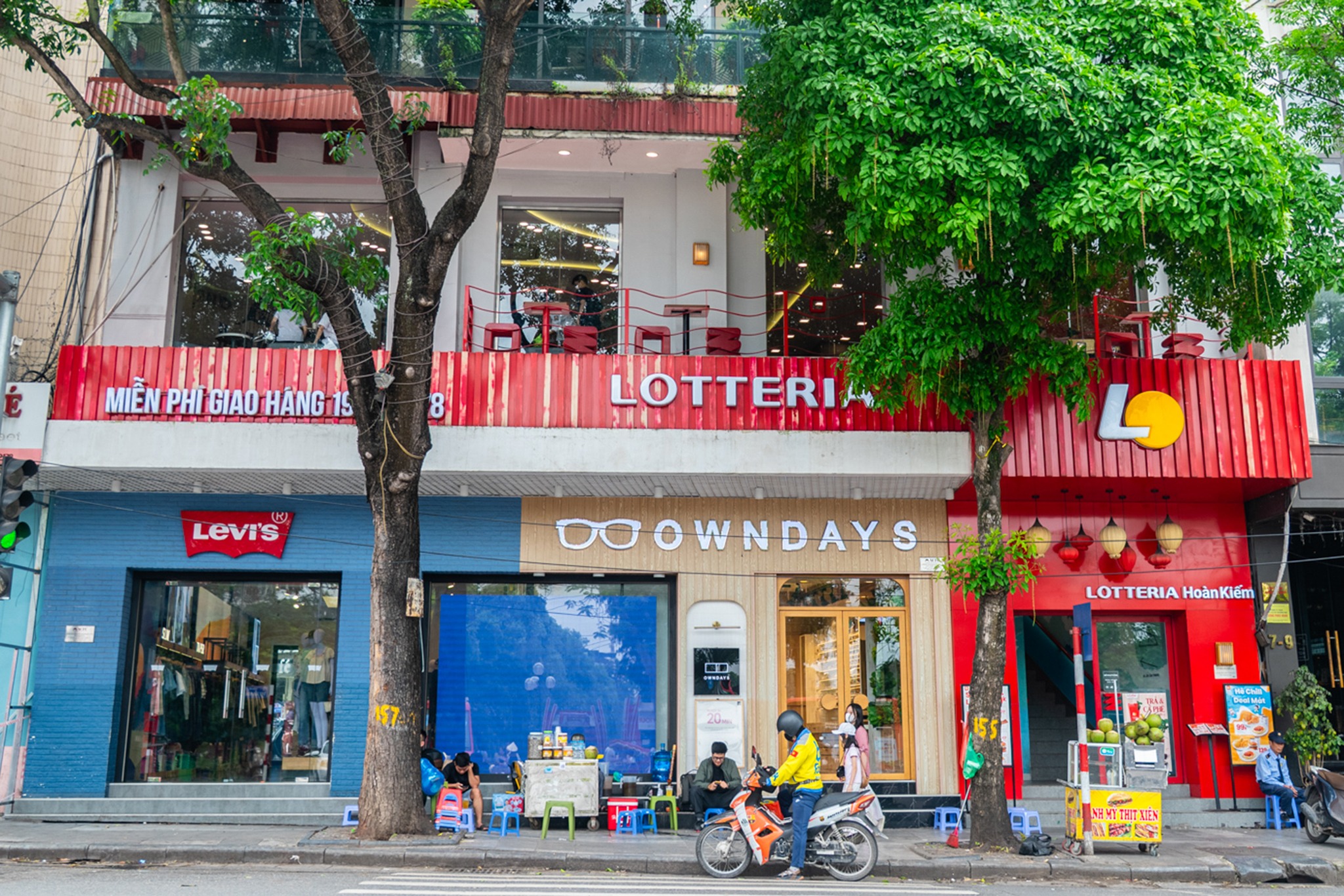 Nơi Starbucks sánh vai cùng trà đá, xiên que “bao vây” McDonald’s, bánh mì thịt xiên đặt trước Lotteria- Ảnh 7.