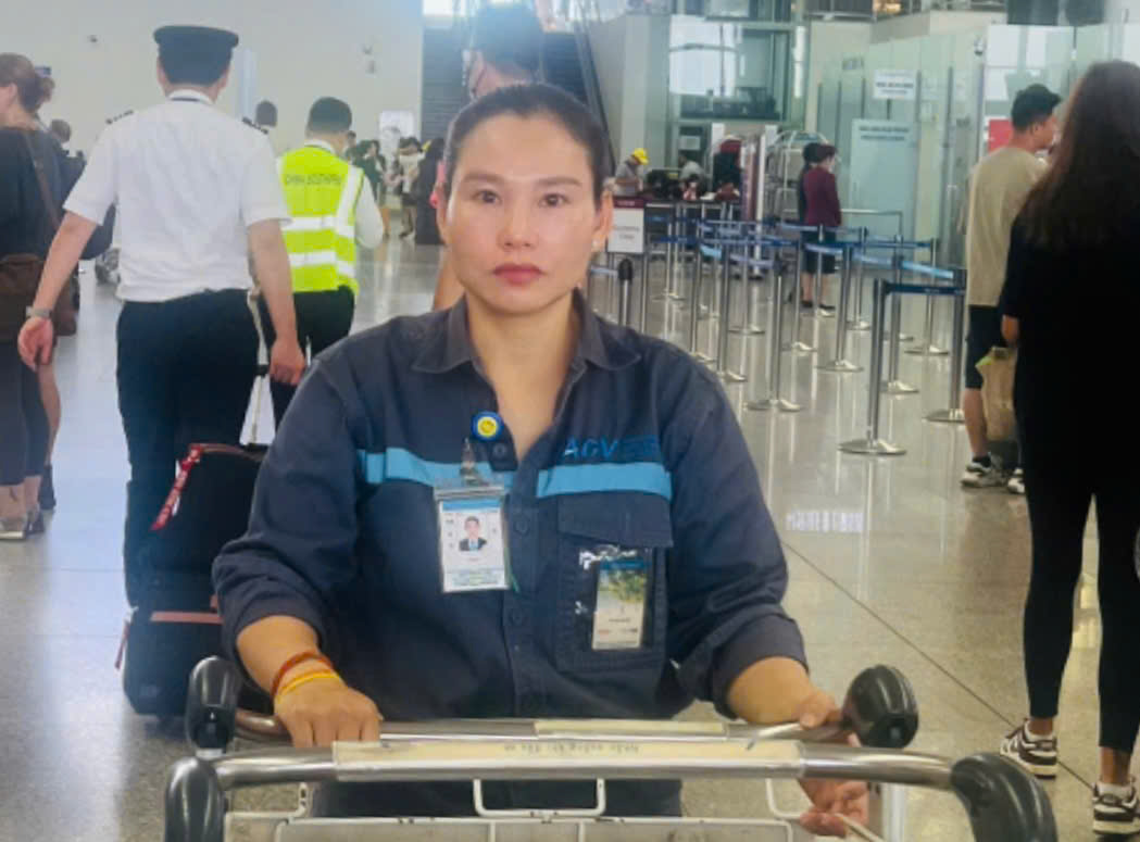 Bọc tiền 5 triệu won nằm chơ vơ ở sân bay- Ảnh 2. Bọc tiền 5 triệu won nằm chơ vơ ở sân bay- Ảnh 2.