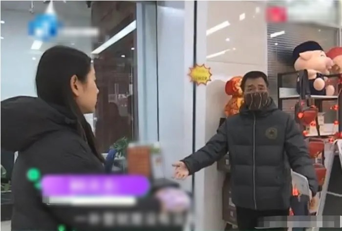 Người đàn ông chi 181 triệu đồng mua bảo hiểm, lúc đáo hạn tài khoản lại báo lỗi, ngân hàng tuyên bố: “Do máy rút tiền không đủ nhạy”- Ảnh 1. Người đàn ông chi 181 triệu đồng mua bảo hiểm, lúc đáo hạn tài khoản lại báo lỗi, ngân hàng tuyên bố: “Do máy rút tiền không đủ nhạy”- Ảnh 1.
