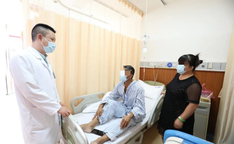 Người đàn ông 49 tuổi bị ung thư gan vì 1 một thói quen trước khi ngủ: Bác sĩ cảnh báo nhiều nam giới đang mắc phải, bỏ ngay kẻo muộn- Ảnh 1. Người đàn ông 49 tuổi bị ung thư gan vì 1 một thói quen trước khi ngủ: Bác sĩ cảnh báo nhiều nam giới đang mắc phải, bỏ ngay kẻo muộn- Ảnh 1.