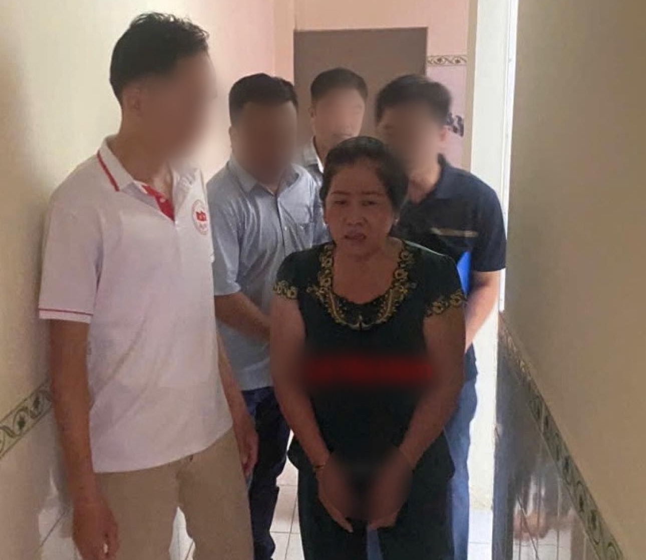 Bắt đối tượng trốn truy nã Lê Thị Hùm- Ảnh 1. Bắt đối tượng trốn truy nã Lê Thị Hùm- Ảnh 1.