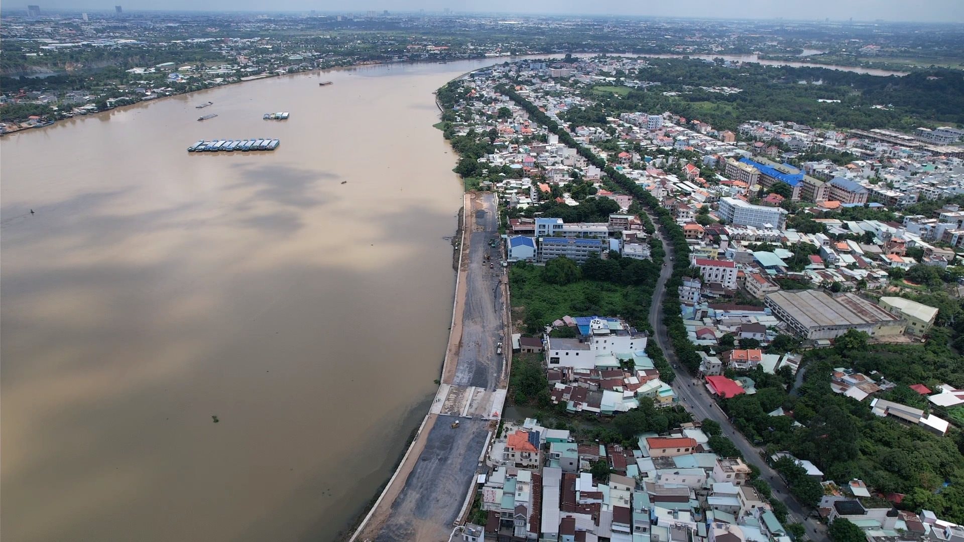 Loạt đô thị giáp ranh TP HCM đang chạy đua điều chỉnh quy hoạch- Ảnh 1. Loạt đô thị giáp ranh TP HCM đang chạy đua điều chỉnh quy hoạch- Ảnh 1.