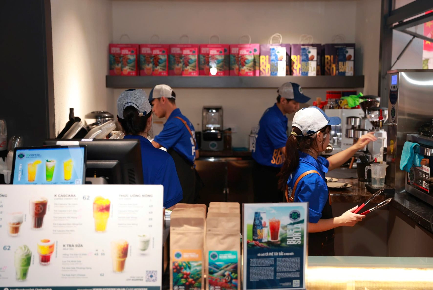 Ông Phan Minh Thông kể về 8 năm "vật lộn” của K COFFEE: Bị chê vì bán cà phê thật- Ảnh 2. Ông Phan Minh Thông kể về 8 năm "vật lộn” của K COFFEE: Bị chê vì bán cà phê thật- Ảnh 2.
