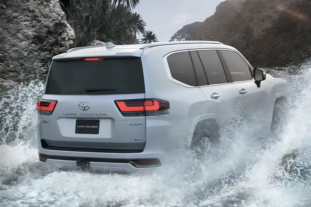 Toyota Land Cruiser thêm bản hybrid: Mạnh ngang Lexus LX 700h, bình xăng lớn, pin chịu được khắc nghiệt để off-road- Ảnh 4. Toyota Land Cruiser thêm bản hybrid: Mạnh ngang Lexus LX 700h, bình xăng lớn, pin chịu được khắc nghiệt để off-road- Ảnh 4.