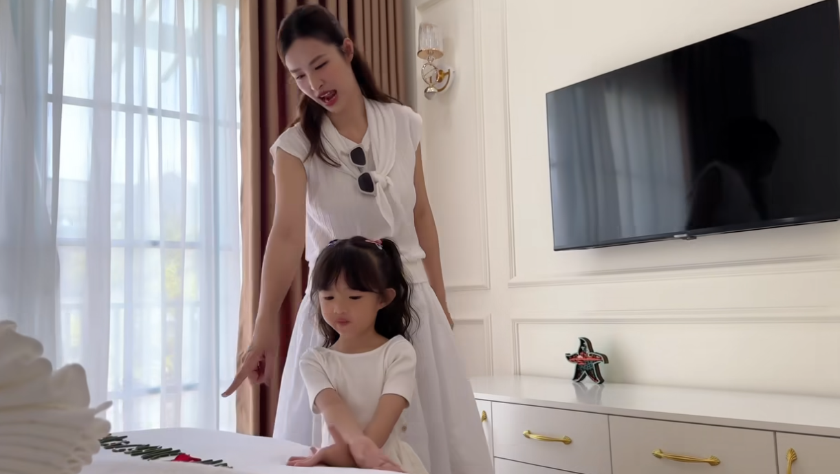 Nghỉ hè chuẩn rich kid: Con sao Việt ở biệt thự, bay hạng sang, vừa chơi vừa học đủ mọi kỹ năng- Ảnh 13. Nghỉ hè chuẩn rich kid: Con sao Việt ở biệt thự, bay hạng sang, vừa chơi vừa học đủ mọi kỹ năng- Ảnh 13.