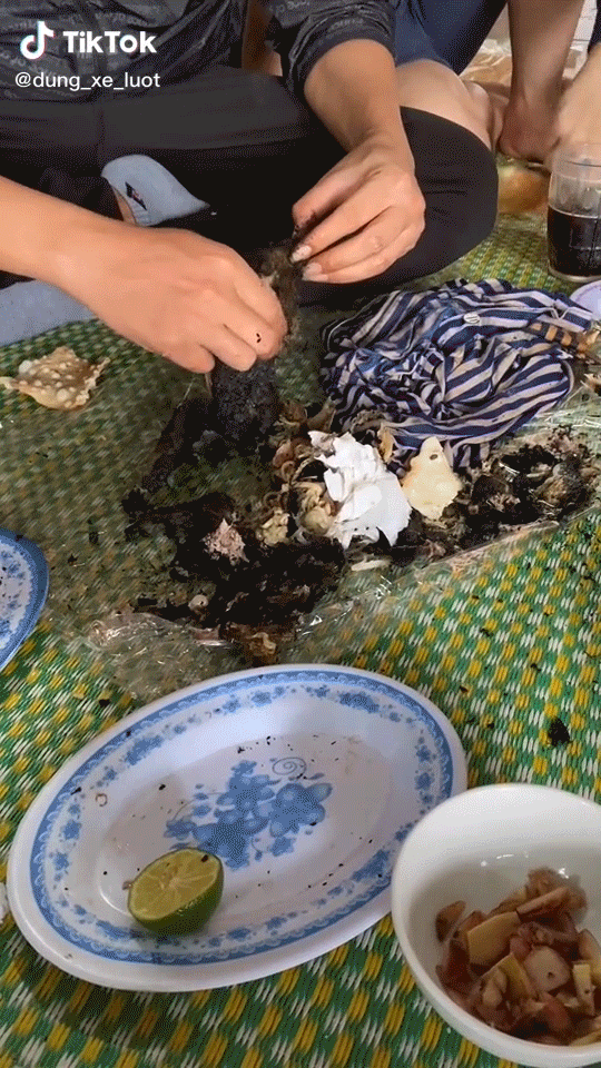 Món đen sì như than cháy khiến ai cũng tưởng khoai nướng, hoá ra là đặc sản Món đen sì như than cháy khiến ai cũng tưởng khoai nướng, hoá ra là đặc sản