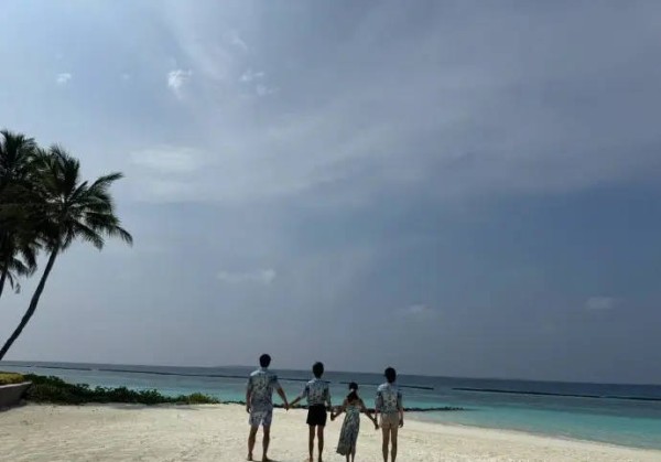 Quý tử nhà Đặng Siêu – Tôn Lệ: Sở hữu toàn nét đẹp của mẹ, mới 14 tuổi đã cao gần 1m80, hứa hẹn là mỹ nam thế hệ mới- Ảnh 1. Quý tử nhà Đặng Siêu – Tôn Lệ: Sở hữu toàn nét đẹp của mẹ, mới 14 tuổi đã cao gần 1m80, hứa hẹn là mỹ nam thế hệ mới- Ảnh 1.