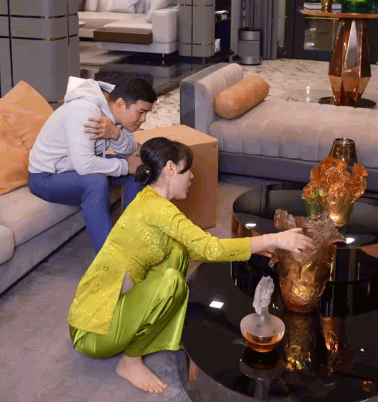"Á hậu khéo nịnh chồng" chi 900 triệu mua quà sinh nhật chồng, ông xã phán ngay câu: "Toàn đồ linh tinh"- Ảnh 2. "Á hậu khéo nịnh chồng" chi 900 triệu mua quà sinh nhật chồng, ông xã phán ngay câu: "Toàn đồ linh tinh"- Ảnh 2.