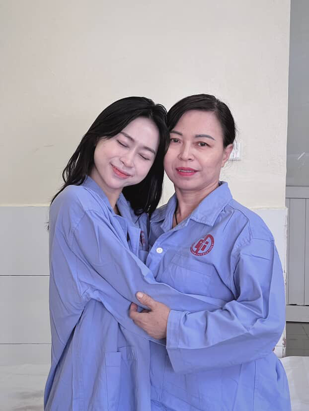 27 tuổi suy thận mạn giai đoạn cuối, mẹ lên bàn mổ cùng con: "Lúc đưa ra quyết định hiến thận, tôi không sợ hãi”- Ảnh 4.