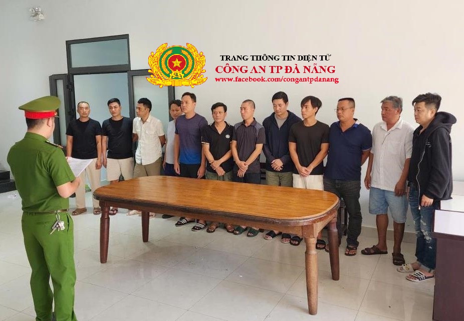 Triệt phá đường dây cá độ hơn 2000 tỷ đồng, bắt ông trùm Phạm Công Lộc ngay khi vừa từ Campuchia về nước- Ảnh 1. Triệt phá đường dây cá độ hơn 2000 tỷ đồng, bắt ông trùm Phạm Công Lộc ngay khi vừa từ Campuchia về nước- Ảnh 1.