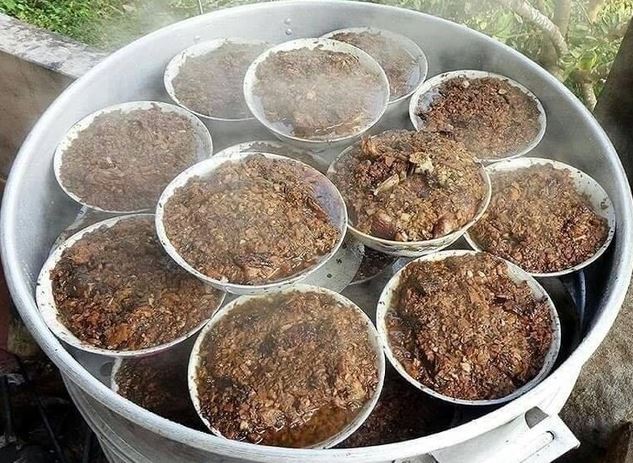 Đặc sản chờ gần 5 tiếng mới "ra lò", xưa ít người biết nay dân phố thích mê- Ảnh 4. Đặc sản chờ gần 5 tiếng mới "ra lò", xưa ít người biết nay dân phố thích mê- Ảnh 4.