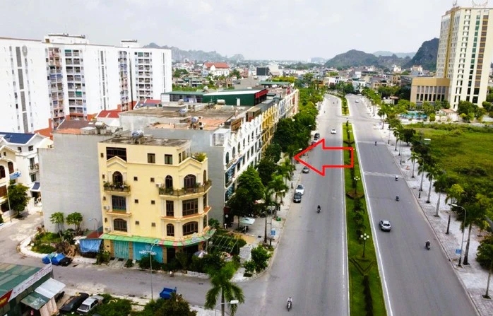 Vì sao ông Nguyễn Đức Quyền - cựu Phó Chủ tịch tỉnh Thanh Hóa bị khởi tố, khám nhà riêng?- Ảnh 2. Vì sao ông Nguyễn Đức Quyền - cựu Phó Chủ tịch tỉnh Thanh Hóa bị khởi tố, khám nhà riêng?- Ảnh 2.