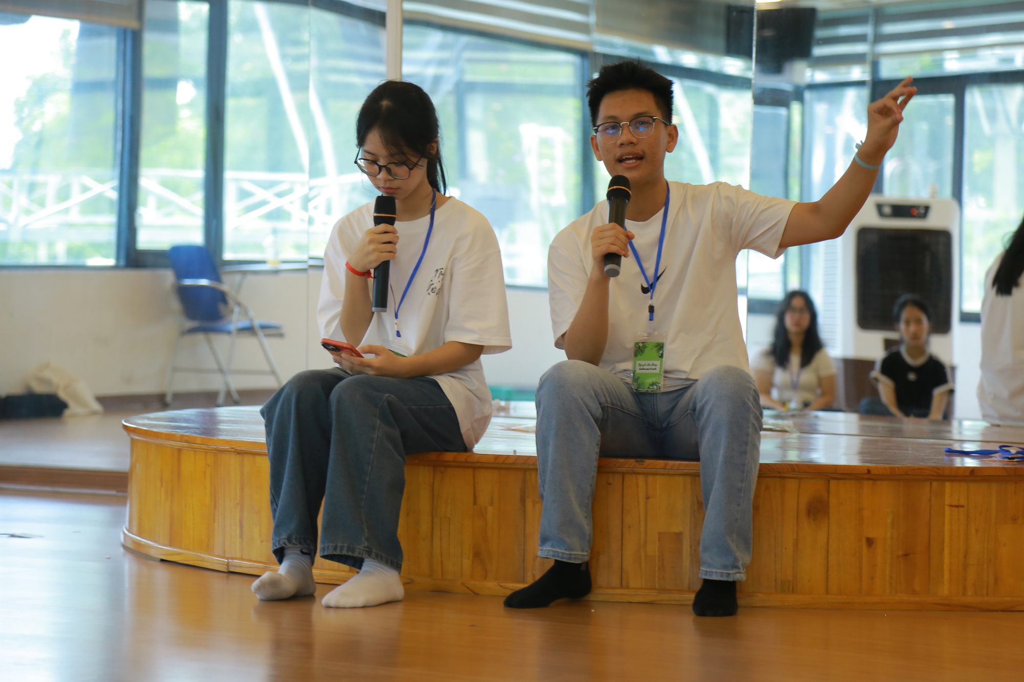 Nam sinh "đa nhiệm" nhất mùa hè này: Thức phỏng vấn lúc 3h sáng, vừa đi học vừa kinh doanh vẫn ẵm trọn học bổng 45 tỷ từ 20 trường- Ảnh 2. Nam sinh "đa nhiệm" nhất mùa hè này: Thức phỏng vấn lúc 3h sáng, vừa đi học vừa kinh doanh vẫn ẵm trọn học bổng 45 tỷ từ 20 trường- Ảnh 2.