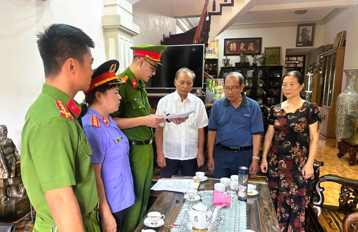 Vì sao ông Nguyễn Đức Quyền - cựu Phó Chủ tịch tỉnh Thanh Hóa bị khởi tố, khám nhà riêng?- Ảnh 1. Vì sao ông Nguyễn Đức Quyền - cựu Phó Chủ tịch tỉnh Thanh Hóa bị khởi tố, khám nhà riêng?- Ảnh 1.