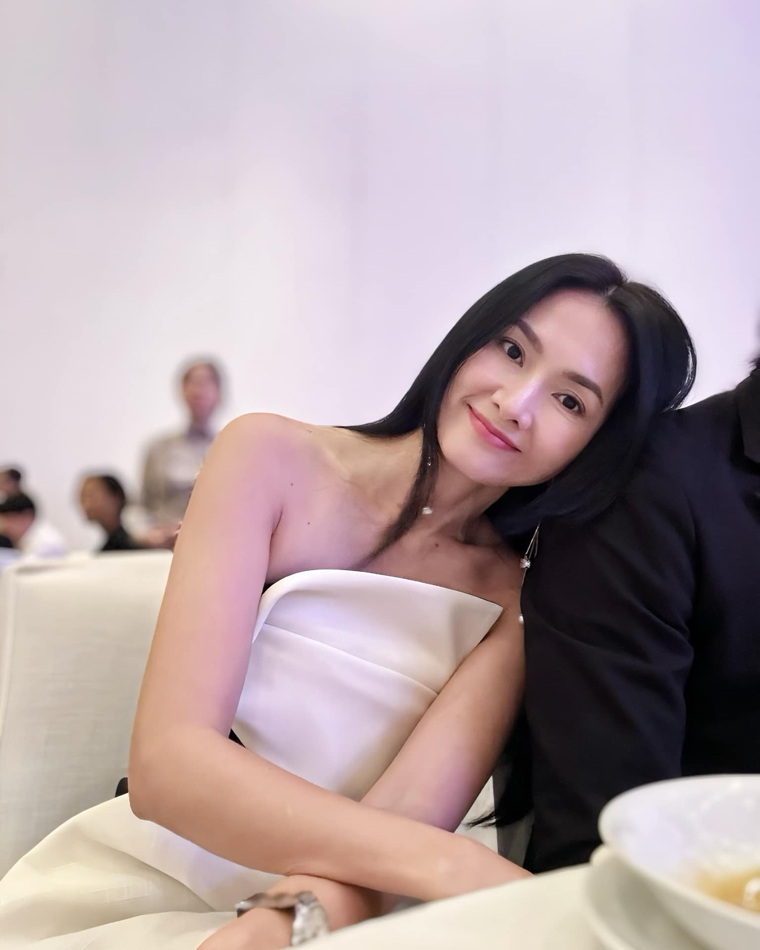 Mỹ nhân Việt 43 tuổi đang được so với Song Hye Kyo có nhan sắc cỡ nào?- Ảnh 3. Mỹ nhân Việt 43 tuổi đang được so với Song Hye Kyo có nhan sắc cỡ nào?- Ảnh 3.