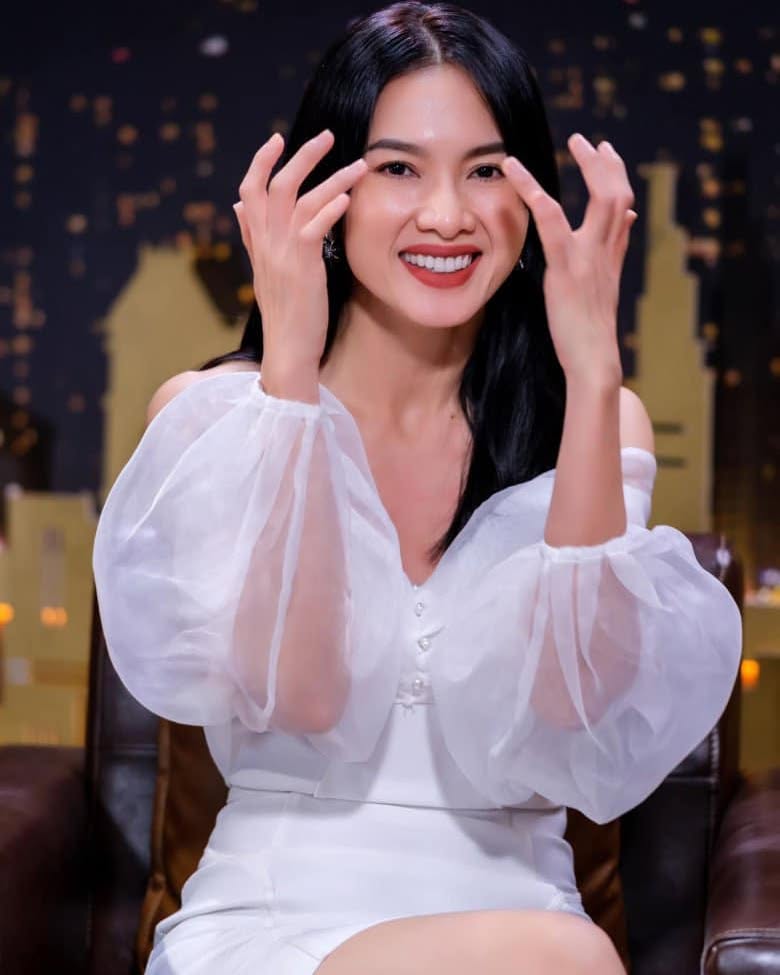 Mỹ nhân Việt 43 tuổi đang được so với Song Hye Kyo có nhan sắc cỡ nào?- Ảnh 6. Mỹ nhân Việt 43 tuổi đang được so với Song Hye Kyo có nhan sắc cỡ nào?- Ảnh 6.