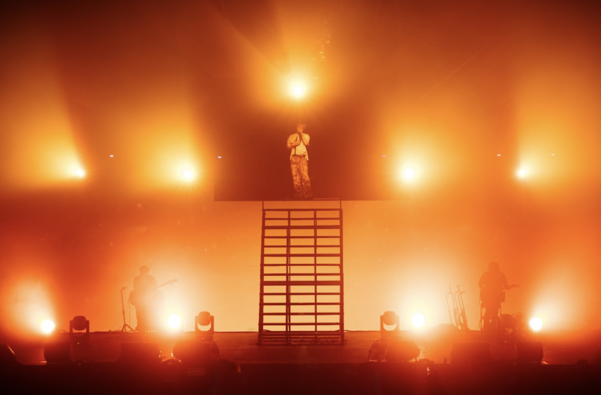 Xôn xao cảnh tượng “kỳ dị” tại concert Kim Jae Joong ở Hà Nội: Cả SVĐ như zombie săn mồi!- Ảnh 7. Xôn xao cảnh tượng “kỳ dị” tại concert Kim Jae Joong ở Hà Nội: Cả SVĐ như zombie săn mồi!- Ảnh 7.