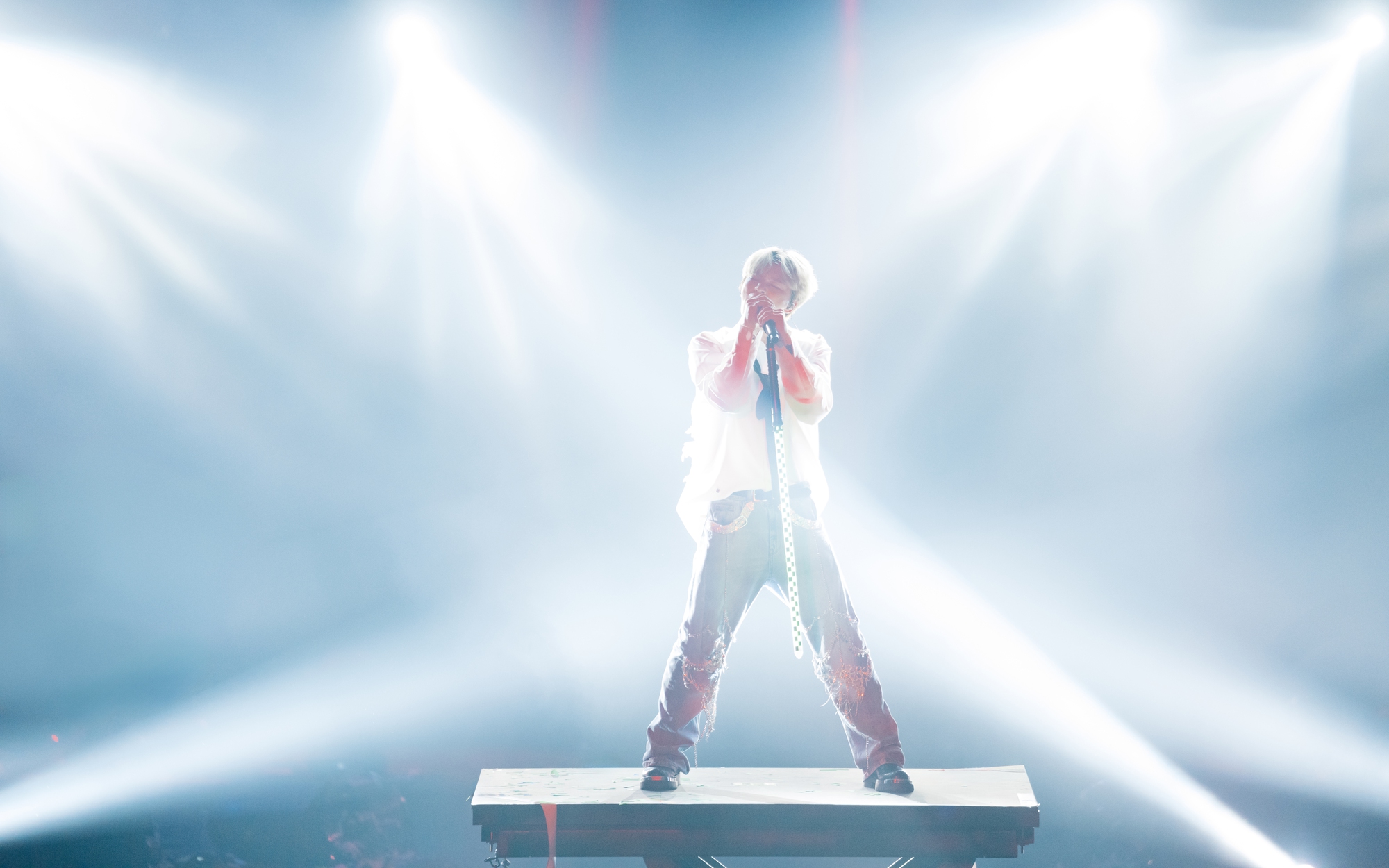 Xôn xao cảnh tượng “kỳ dị” tại concert Kim Jae Joong ở Hà Nội: Cả SVĐ như zombie săn mồi!- Ảnh 3. Xôn xao cảnh tượng “kỳ dị” tại concert Kim Jae Joong ở Hà Nội: Cả SVĐ như zombie săn mồi!- Ảnh 3.