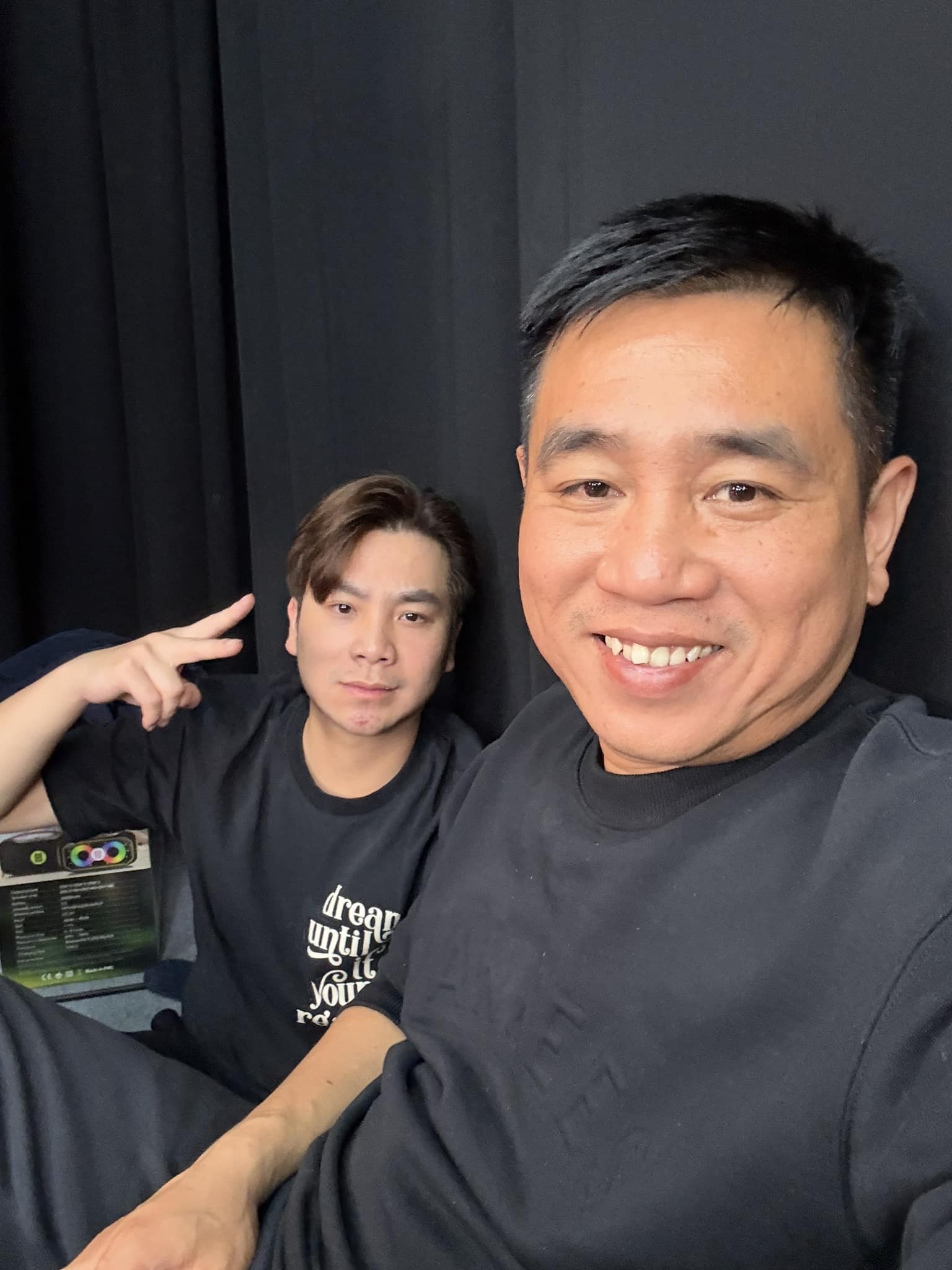 Chia sẻ đầu tiên của Tiến Nguyễn sau khi Quang Linh Vlogs, Hằng Du Mục bị bắt trong vụ KERA- Ảnh 2. Chia sẻ đầu tiên của Tiến Nguyễn sau khi Quang Linh Vlogs, Hằng Du Mục bị bắt trong vụ KERA- Ảnh 2.