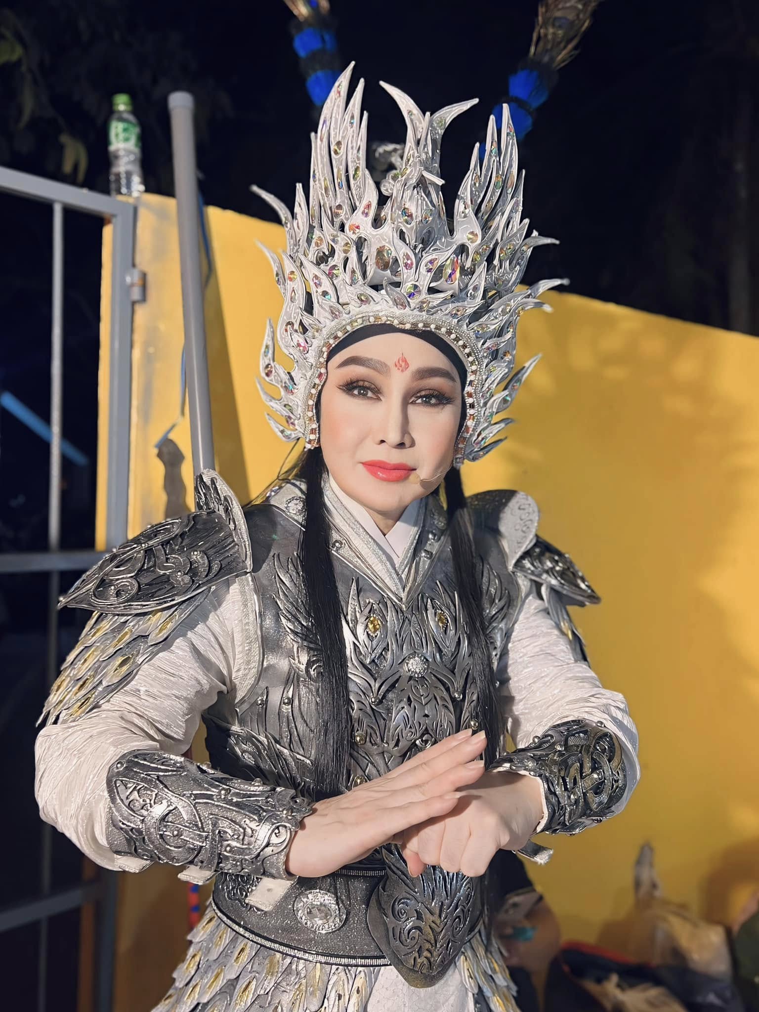 Nam NSƯT cưới nữ đại gia ở biệt thự 200 tỷ như lâu đài, mua cho anh chị em mỗi người 1 căn nhà- Ảnh 2. Nam NSƯT cưới nữ đại gia ở biệt thự 200 tỷ như lâu đài, mua cho anh chị em mỗi người 1 căn nhà- Ảnh 2.