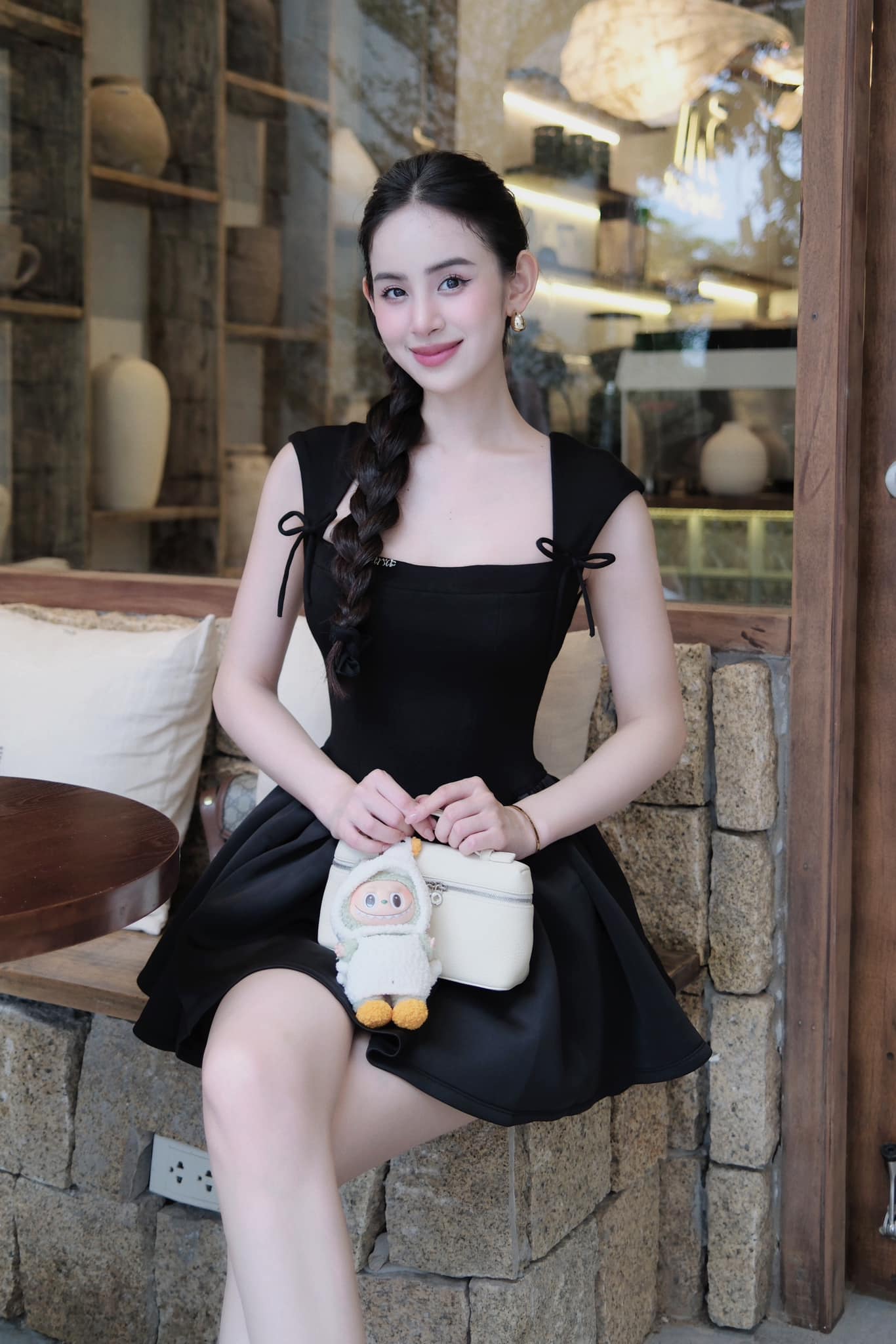"Tóm dính" Hương Liên ngoài đời sau đám hỏi với chồng gia thế khủng, né gấp khi nhận 1 câu hỏi- Ảnh 6. "Tóm dính" Hương Liên ngoài đời sau đám hỏi với chồng gia thế khủng, né gấp khi nhận 1 câu hỏi- Ảnh 6.