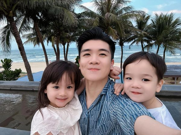 Thiếu gia Đỗ Quang Vinh nhà bầu Hiển công khai ảnh công chúa nhỏ đầy tháng, chủ tịch ACB vào nói đúng một điều- Ảnh 2. Thiếu gia Đỗ Quang Vinh nhà bầu Hiển công khai ảnh công chúa nhỏ đầy tháng, chủ tịch ACB vào nói đúng một điều- Ảnh 2.