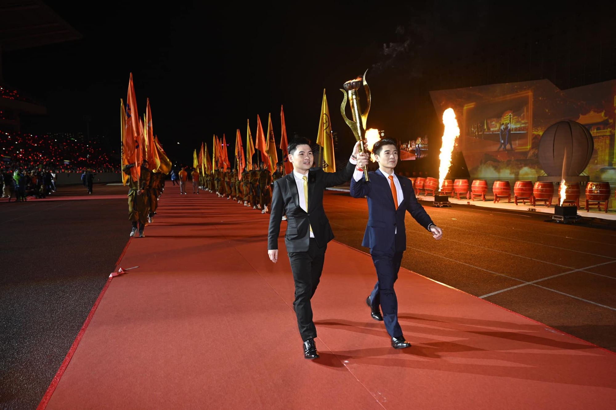 Những ông bố "đỉnh nóc kịch trần" gây dựng nên nền tảng "khủng" từ hai bàn tay trắng, tạo ra cả một thế hệ kế thừa tài năng khiến người ta ngưỡng mộ- Ảnh 14. Những ông bố "đỉnh nóc kịch trần" gây dựng nên nền tảng "khủng" từ hai bàn tay trắng, tạo ra cả một thế hệ kế thừa tài năng khiến người ta ngưỡng mộ- Ảnh 14.