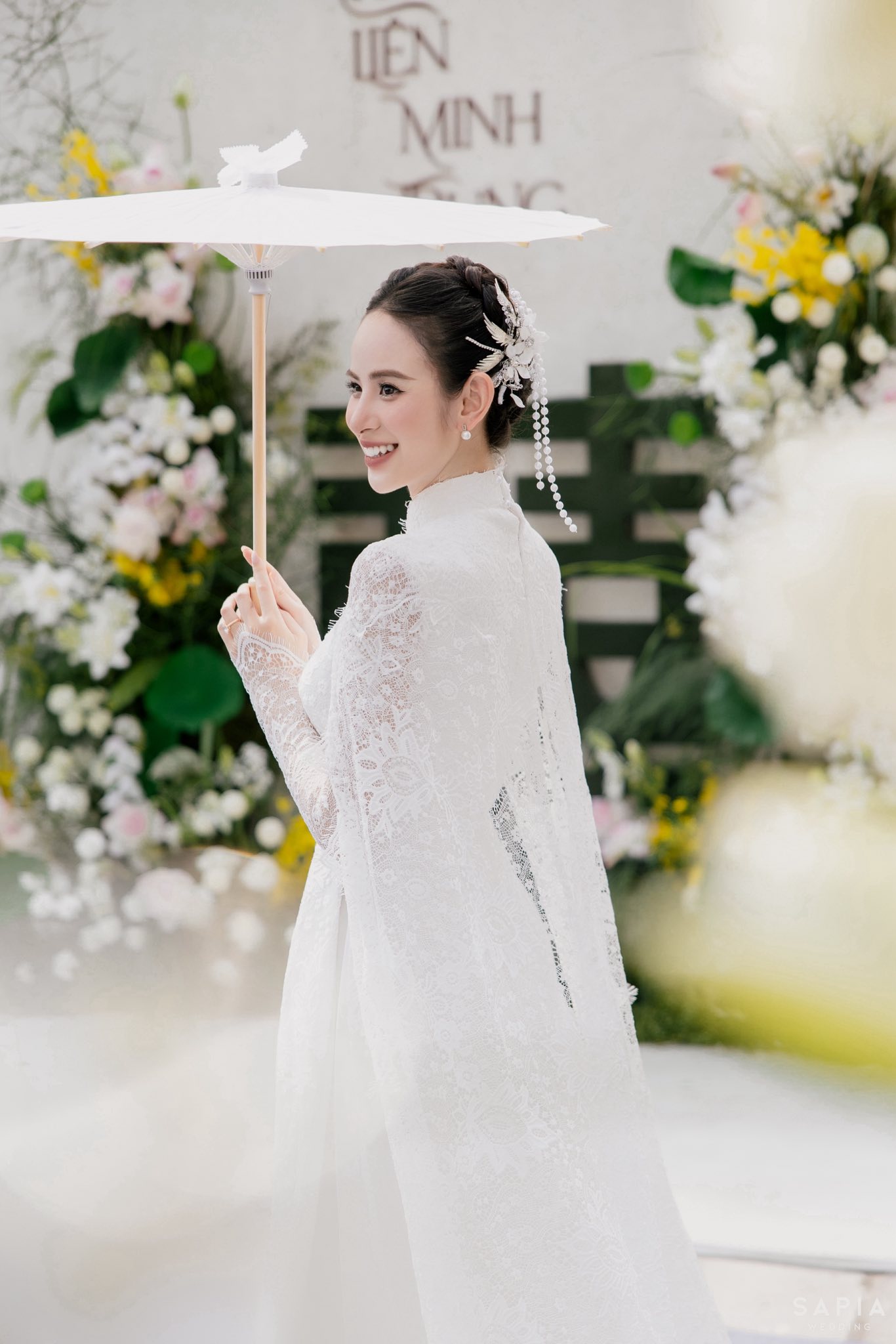 "Tóm dính" Hương Liên ngoài đời sau đám hỏi với chồng gia thế khủng, né gấp khi nhận 1 câu hỏi- Ảnh 5. "Tóm dính" Hương Liên ngoài đời sau đám hỏi với chồng gia thế khủng, né gấp khi nhận 1 câu hỏi- Ảnh 5.