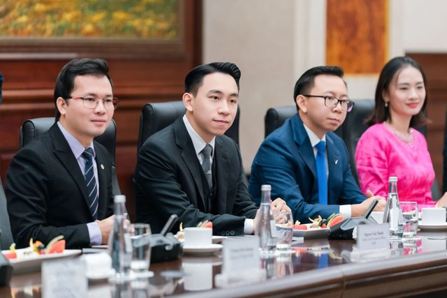 Những ông bố "đỉnh nóc kịch trần" gây dựng nên nền tảng "khủng" từ hai bàn tay trắng, tạo ra cả một thế hệ kế thừa tài năng khiến người ta ngưỡng mộ- Ảnh 4. Những ông bố "đỉnh nóc kịch trần" gây dựng nên nền tảng "khủng" từ hai bàn tay trắng, tạo ra cả một thế hệ kế thừa tài năng khiến người ta ngưỡng mộ- Ảnh 4.