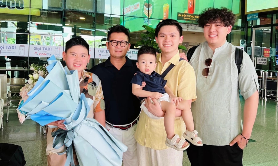 Những ông bố đông con nhất showbiz Việt: Bận rộn tới mấy vẫn hết lòng quan tâm, yêu thương các con- Ảnh 3. Những ông bố đông con nhất showbiz Việt: Bận rộn tới mấy vẫn hết lòng quan tâm, yêu thương các con- Ảnh 3.