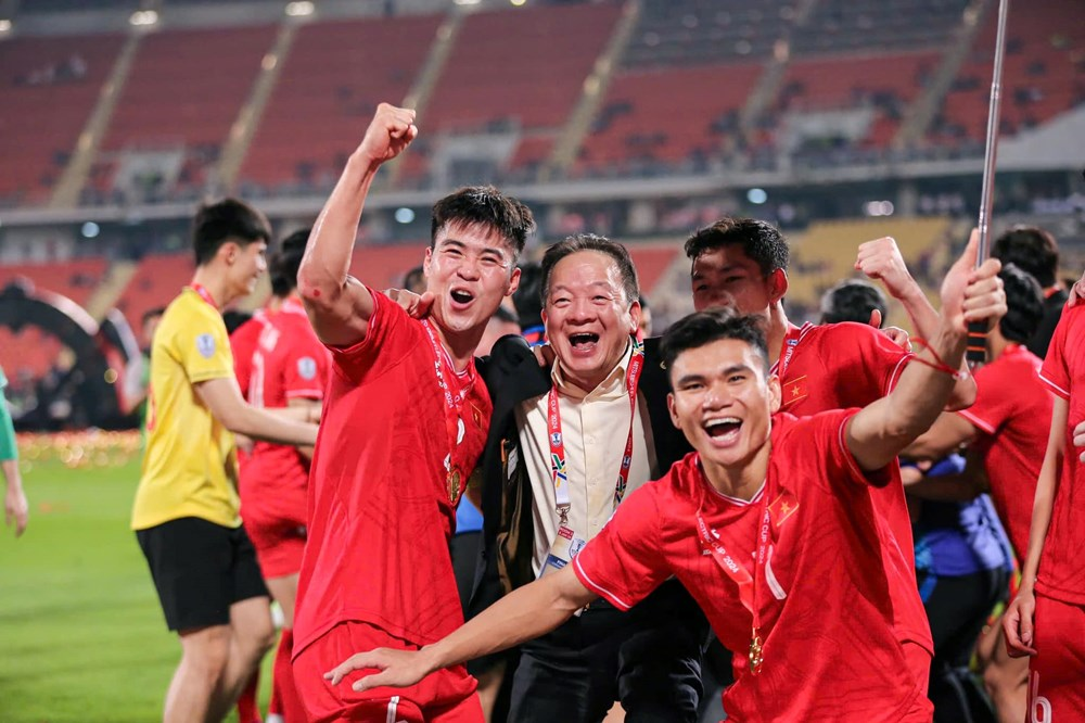 Những ông bố "đỉnh nóc kịch trần" gây dựng nên nền tảng "khủng" từ hai bàn tay trắng, tạo ra cả một thế hệ kế thừa tài năng khiến người ta ngưỡng mộ- Ảnh 13. Những ông bố "đỉnh nóc kịch trần" gây dựng nên nền tảng "khủng" từ hai bàn tay trắng, tạo ra cả một thế hệ kế thừa tài năng khiến người ta ngưỡng mộ- Ảnh 13.