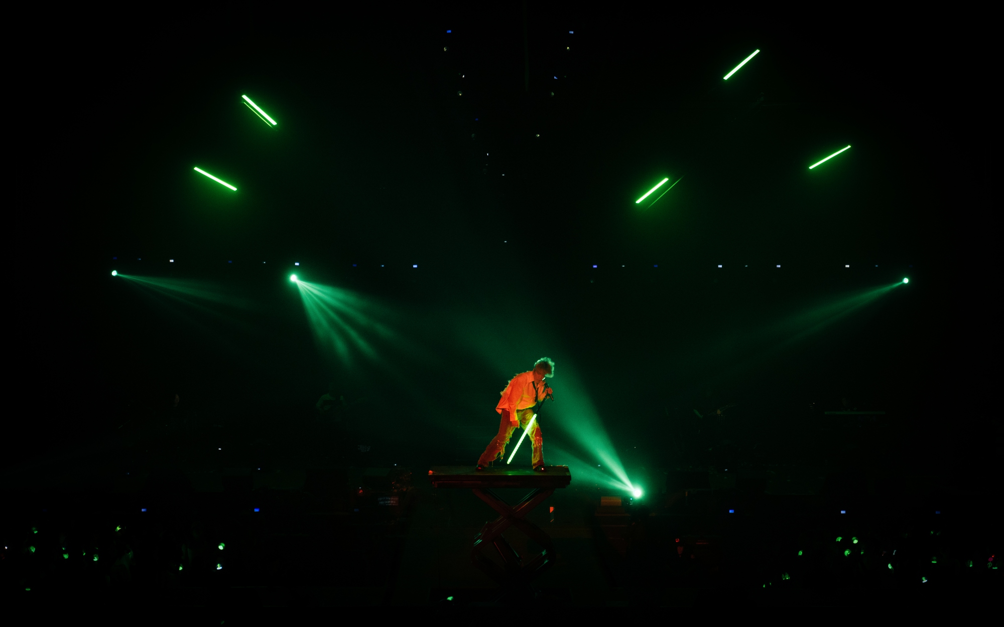 Xôn xao cảnh tượng “kỳ dị” tại concert Kim Jae Joong ở Hà Nội: Cả SVĐ như zombie săn mồi!- Ảnh 9. Xôn xao cảnh tượng “kỳ dị” tại concert Kim Jae Joong ở Hà Nội: Cả SVĐ như zombie săn mồi!- Ảnh 9.