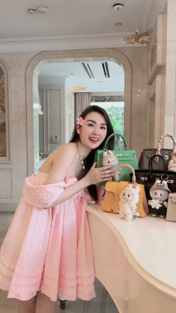 Toàn cảnh biệt thự trong khu cao cấp ở TP.HCM của mỹ nhân nổi tiếng Vbiz, có 2 con vẫn giấu mặt chồng- Ảnh 12. Toàn cảnh biệt thự trong khu cao cấp ở TP.HCM của mỹ nhân nổi tiếng Vbiz, có 2 con vẫn giấu mặt chồng- Ảnh 12.