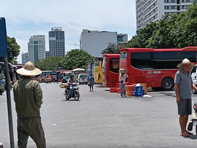 Vụ "2 người vùng cao tố bị taxi chặt chém 4,2 triệu đồng": Người thân của tài xế tìm đến muốn làm 1 việc?- Ảnh 2. Vụ "2 người vùng cao tố bị taxi chặt chém 4,2 triệu đồng": Người thân của tài xế tìm đến muốn làm 1 việc?- Ảnh 2.