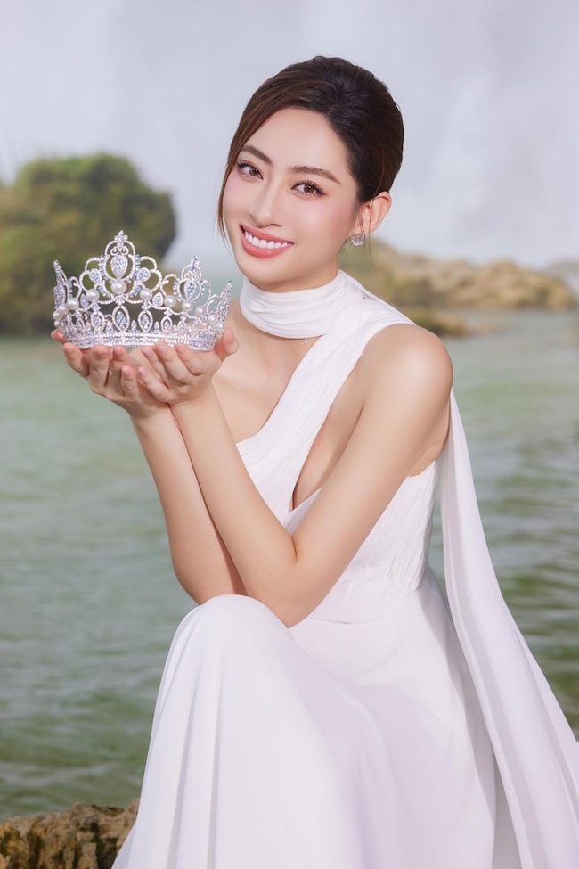 Đố bạn nhận ra nàng Hậu trong bức ảnh này là ai: Trưởng thành đã xinh đẹp hơn người còn học cực đỉnh đấy nhé!- Ảnh 2. Đố bạn nhận ra nàng Hậu trong bức ảnh này là ai: Trưởng thành đã xinh đẹp hơn người còn học cực đỉnh đấy nhé!- Ảnh 2.